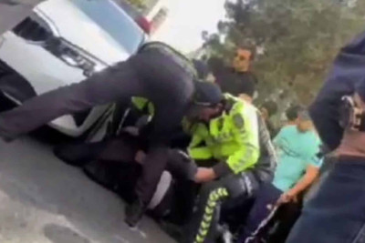 Bakıda sürücü avtomobili piyadaların üzərinə sürüb