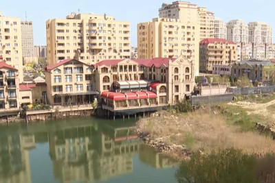 “Üç Tac”ın yaxınlığındakı göl bina tikmək üçün qurudulur