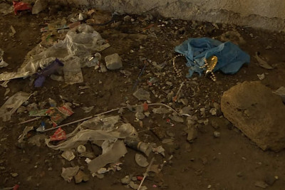 Xətai rayonunda yarımtikili bina narkomanların məskəninə çevrilib