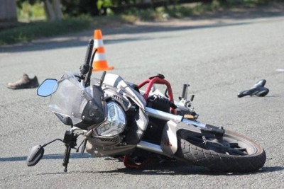 Suraxanı rayonunda motosikletçi qəza törədib