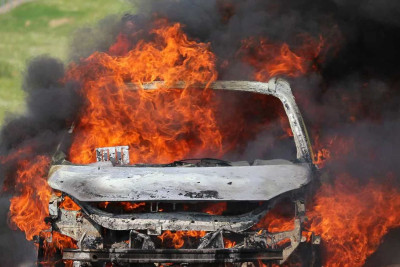 Xəzər rayonunda avtomobil alışıb