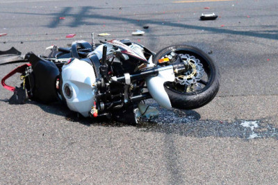 Xətai rayonunda gənc qız mopeddən yıxılıb və ölüb