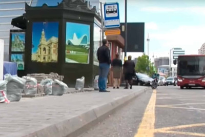 Xətaidə dayanacaq əvəzinə köşk quraşdırılıb