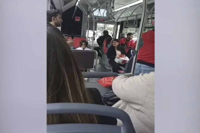 Bakıda avtobusda sürücü ilə sərnişin arasında qalmaqal yaşanıb - VİDEO