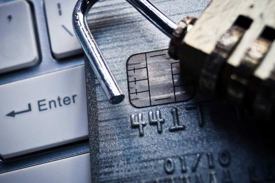 Pirallahı rayonunda qadının pulunu talayıblar