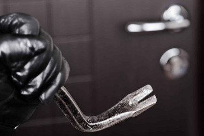 Buzovna qəsəbəsində evdən oğurluq edən şəxs daha sonra evi yandırıb