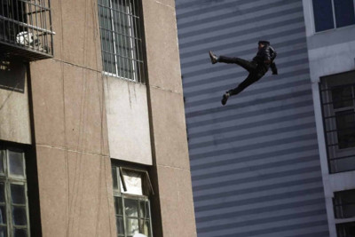 Bakıda 26 yaşlı gənc özünü binadan atıb