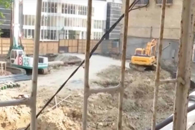 Nərimanov rayonunda tikinti şirkəti sakinlərin evlərini dağıdır