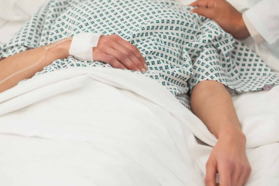 53 yaşlı qadın yol qəzasında xəsarət alıb