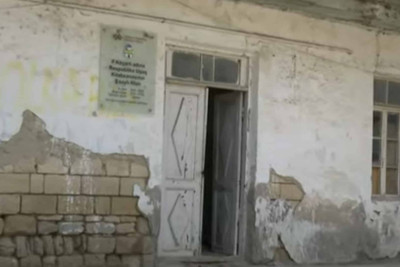 Bakının qəsəbəsində kitabxana binası qəzalı vəziyyətdədir