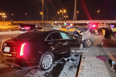 Heydər Əliyev prospektində “Cadillac” “Hyundai” ilə toqquşub: 3 nəfər yaralanıb