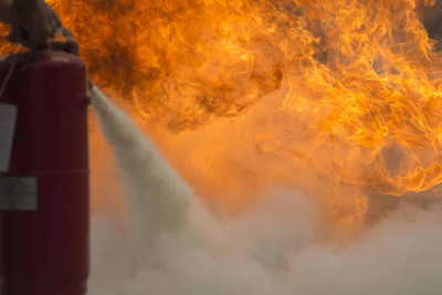 Xəzər rayonunda dəmirçi sexi və yaxında olan kafedə yanğın olub