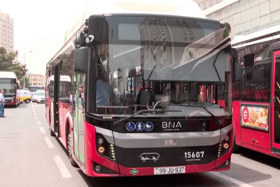 Paytaxtdakı ictimai nəqliyyatda həll olunmayan problem: avtobuslar qrafiklə hərəkət etmir