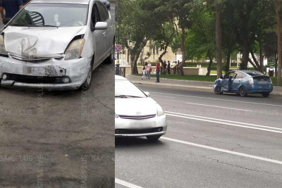 Əl oyunları sarayının yaxınlığında iki “Prius” toqquşub