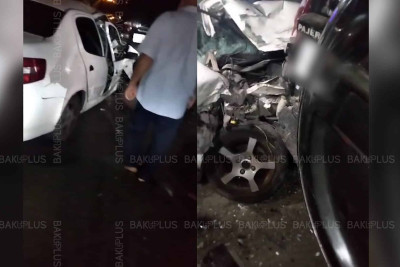 Yasamalda “Samand” “Pajero”ya çarpılıb