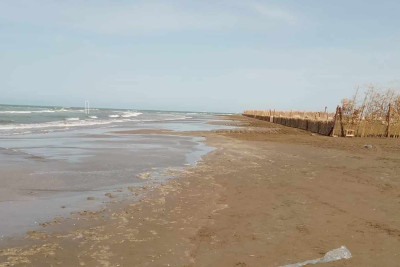 Zəbt olunmuş Zuğulba çimərliyində şlaqbaum quraşdırılıb
