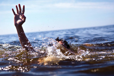 Buzovna qəsəbəsində 2 nəfər dənizdə batıb