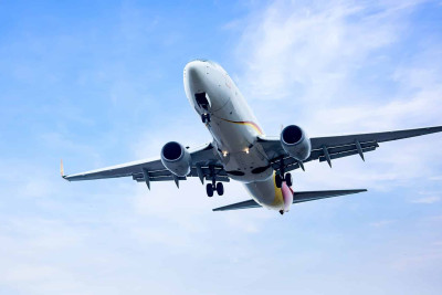 Daha bir aviaşirkət İzmirdən Bakıya uçuşlara başlayıb