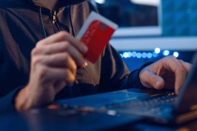 Nəsimi rayonunda bank kartından oğurluq edilib