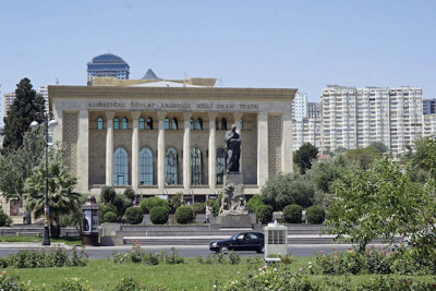 Milli Dram Teatrında yeni tamaşalar hazırlanır