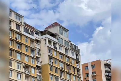 Bakıdakı yaşayış binasının damında ofis tikilib