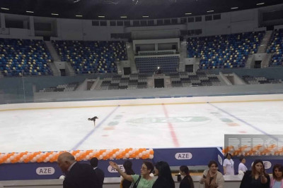 Bakıda buz meydançası istifadəyə verilib