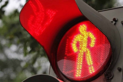 Xəzər rayonunda avtomobil piyadanı vurub