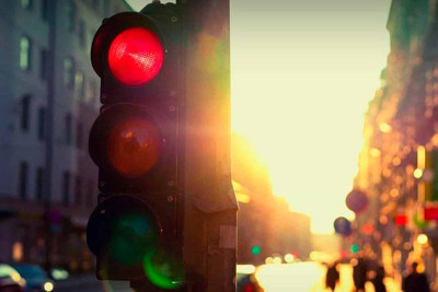 "Əhmədli" metrosunun yaxınlığında avtomobil gənc qızı vurub