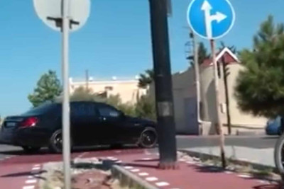 Mərdəkan qəsəbəsində işıqforun olduğu yerdən velosiped zolağı salınıb