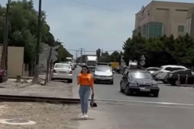Keşlə qəsəbəsində nizamsız yol təhlükə saçır - Video