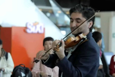 Bakı hava limanında musiqili fləşmob keçirilib