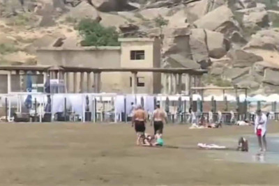 Hasarlanmış Buzovna çimərliyində ziyarətçilər üçün pulsuz ərazi ayrılıb