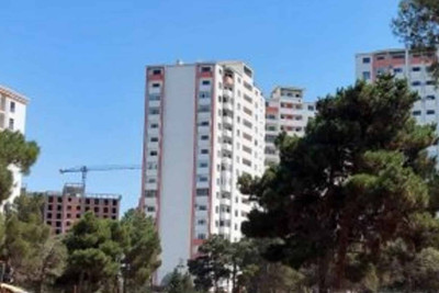 Binəqədidə yaşıllıq ərazi hasarlanıb: sahədə traktor işləyir