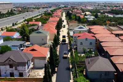 Buzovnanın daha bir küçəsi təmir olunur