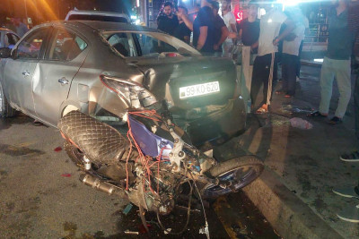 Yasamalda 5 avtomobillə bir motosiklet zəncirvari qəzaya uğrayıb: yaralılar var