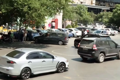 Nərimanovda yolda çəkilən dairə problemlər yaradır