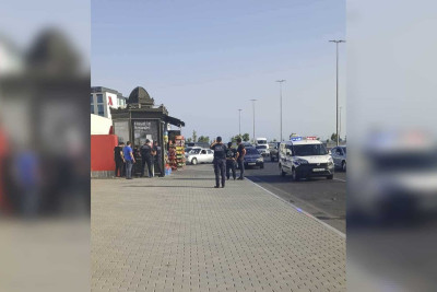 Xətaidə səkidə quraşdırılan soyuducular yığışdırılıb