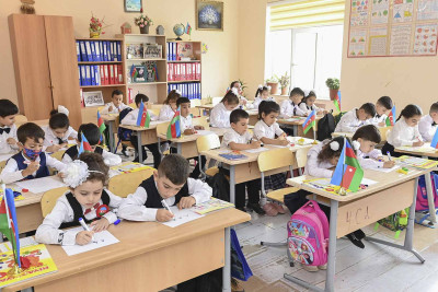 Binə qəsəbəsində şagird sıxlığı müşahidə edilir