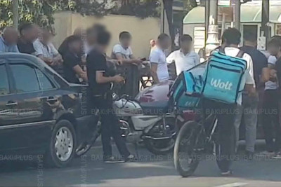 Bakıda “Prius” “Wolt” kuryeri ilə toqquşub