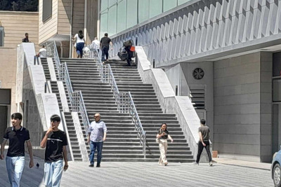 Dəmiryol Vağzalının yanındakı pilləkənlər istifadəyə verilib