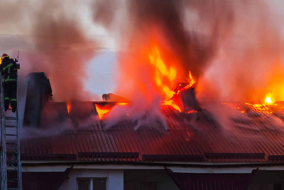 Xəzər rayonunda yaşayış evində yanğın olub