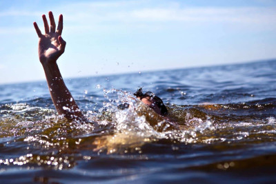 Dənizdə 2 nəfər batma təhlükəsi ilə üzləşib