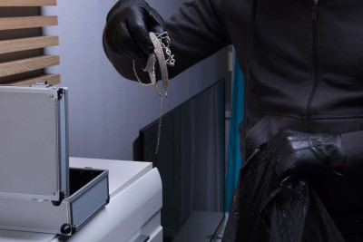 Buzovnada oğurluq baş verib