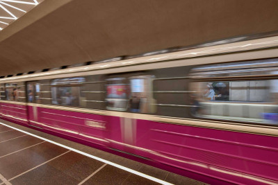 Metroda qatarın qapısı bağlanmır? - qurumdan açıqlanma