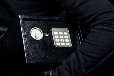 Binə qəsəbəsində market seyfindən pul oğurlanıb