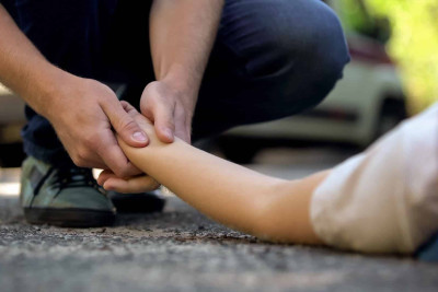 Nərimanovda sürücü adam vuraraq qaçıb