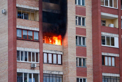 Qaradağ rayonunda çoxmərtəbəli binada yanğın olub