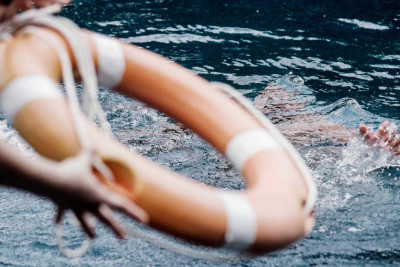 Dənizdə batan 1 nəfər xilas olunub