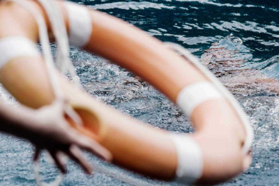 Xəzər rayonunda gənc qız batmaqdan xilas olunub