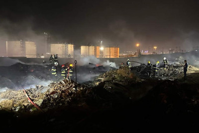 Xətai rayonunda neft çənlərinin olduğu ərazi yanıb